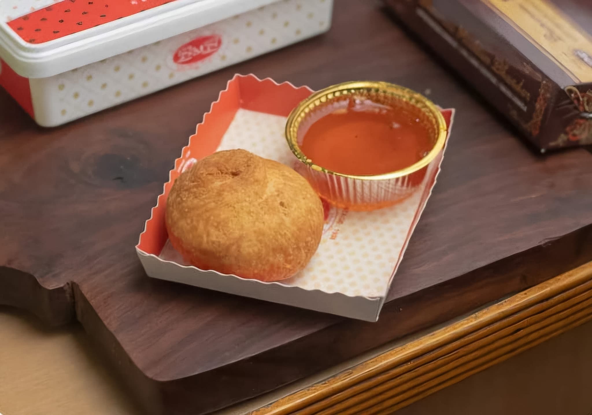 Kachori served with chutney on a tray